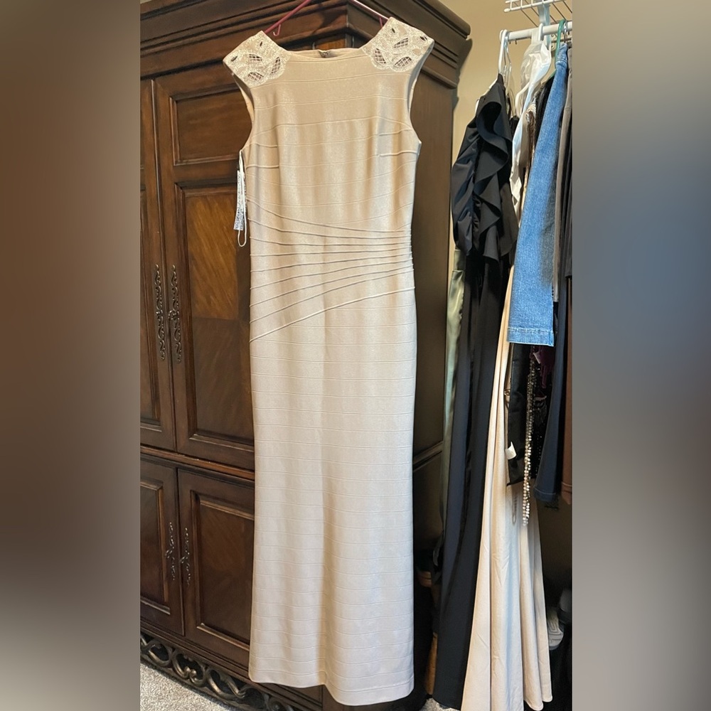 Kay Unger Cream Pleated Mother of Bride/Groom Dress